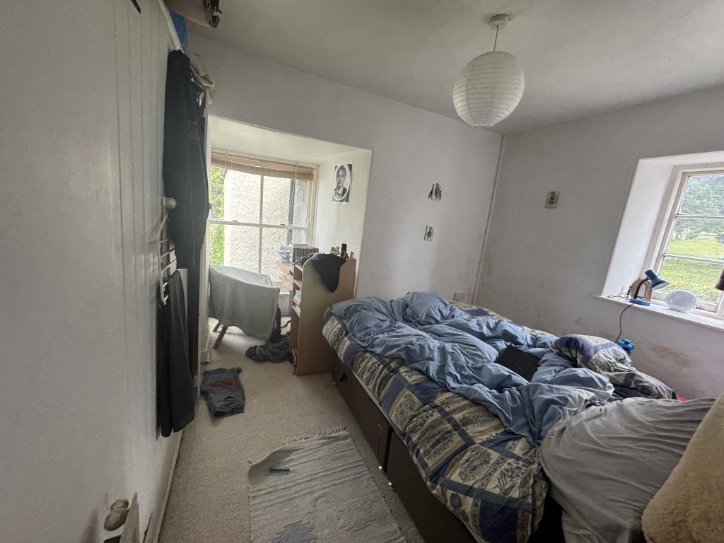 Lot: 131 - MID-TERRACE HOUSE FOR IMPROVEMENT - Bedroom two